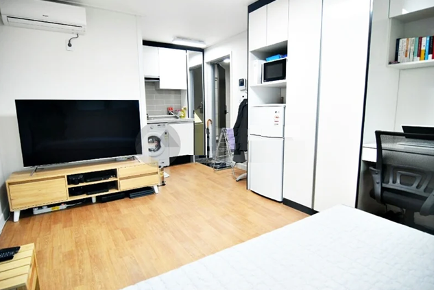 Studio near Wangsimni Station